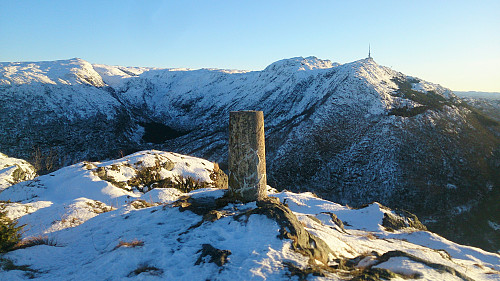 The trig marker at Søre Midtfjellet