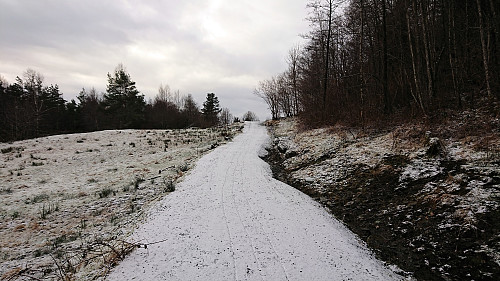 Gravel road north of Hatvikvegen