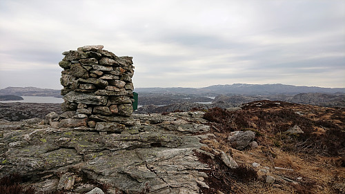 Brotavarden with Pyttane and Liatårnet in the background