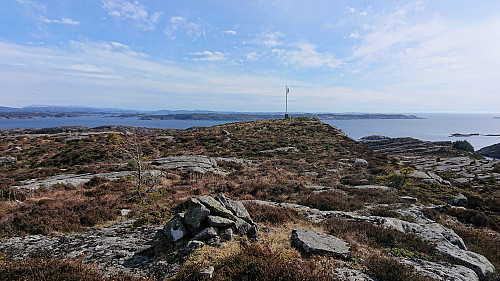 Southern summit from the northern summit