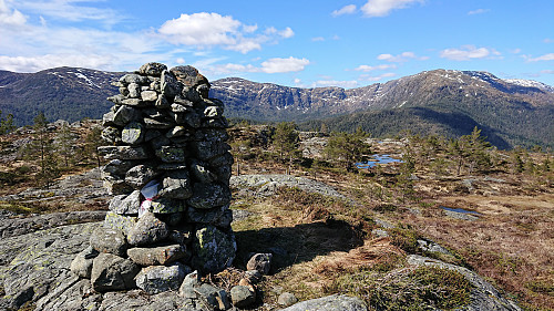 The cairn northeast of the summit of Strandafjellet