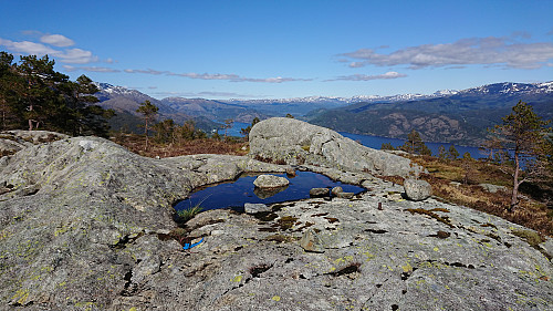 Trig marker northeast of the summit of Strandafjellet