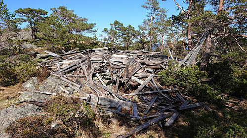 Remains of the cabin south of Strandafjellet
