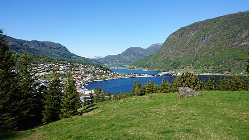 View towards Barsnesfjorden from the start of the ascent