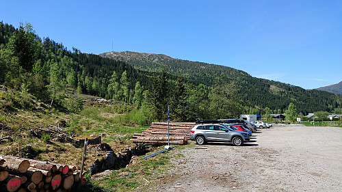 The parking lot at Bruland with Havstadfjellet in the background