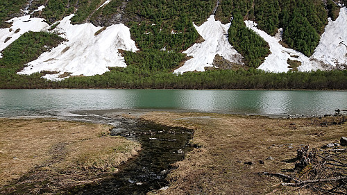 Brevatnet below Bøyumbreen