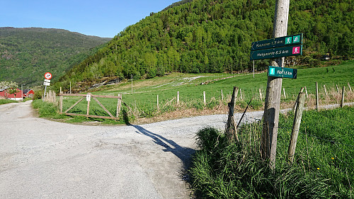 Sign for Flot at the crossroads referred to as Vegaskillet