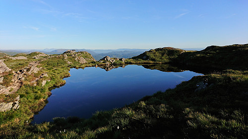 Small pond on the way to Landåseggen