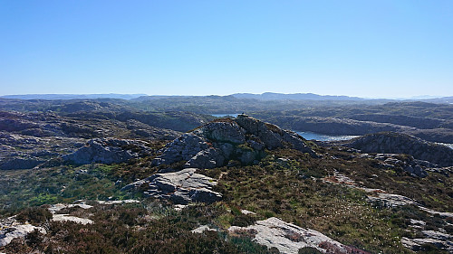 View towards Pyttane from Idlefjell. Tysnessåta in the background to the right.