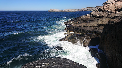Waves at Sandeidneset