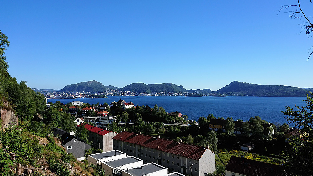 View from the road up to Hellen festning