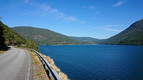 On the way back from Rubbeskallen on the cycling and walking path