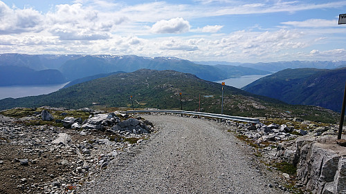 The gravel road down from Storehaugfjellet