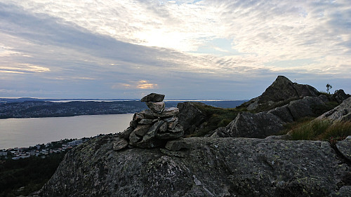 The cairn just east of Orretua SØ. The highest point to the right.