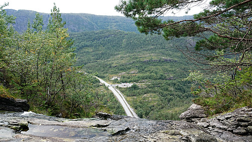 Looking down at the parking lot from Stegafossen