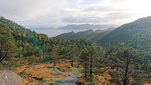 On the way down Frakkadalen. Bogafjellet to the right.