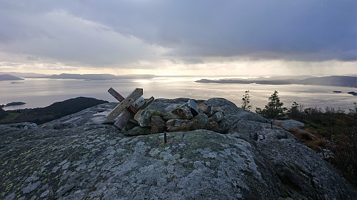 View southwest from Bogafjellet