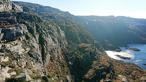Looking back at the alternative steep descent in front of Høgafjeldshytta