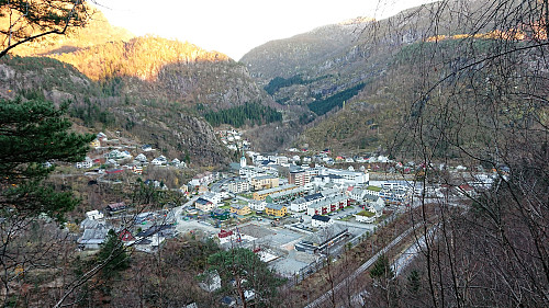 Dale seen from the trail/road north of Beitelen