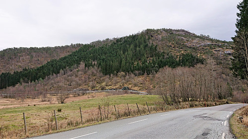 Looking back at Eineråsen from the road