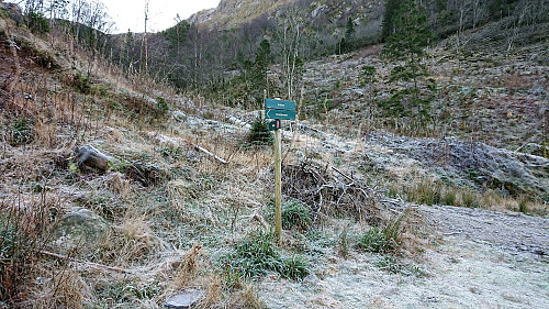 Trailhead in Isdalen