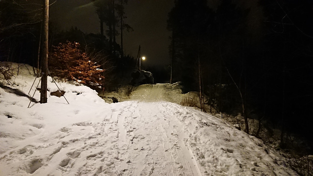 The gravel road between Hellen festning and Furukammen