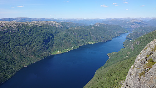 North along Veafjorden toward Stamnes from Fylenipa utsiktspunkt