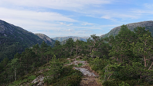View back along the ridge of Beitelen