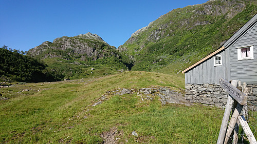 Fotasperrnuten marked trailhead (which we missed on the ascent)