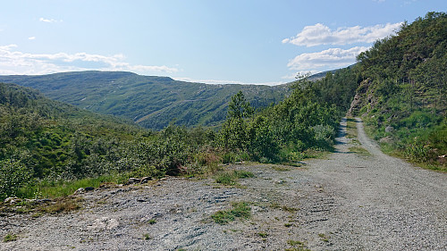 The gravel road at/above Kråni