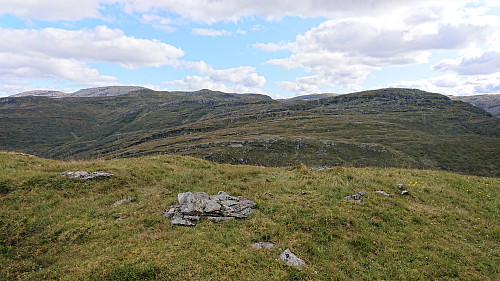 Stølshorgi with Kvitafjellet (left) and Bakkaheii (right)