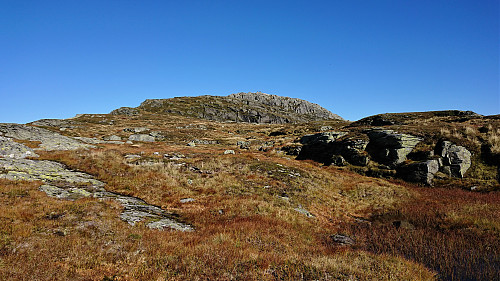 Approaching the summit of Hatlekinni