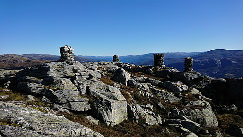 The four large cairns at Hatlekinni