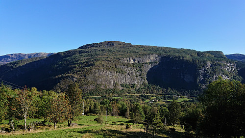 Jonshorgi from the descent back to Bolstadøyri