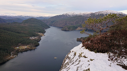 Middagshaugen with Sverrestuven to the left