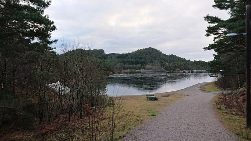 Tjørnagrind to the left