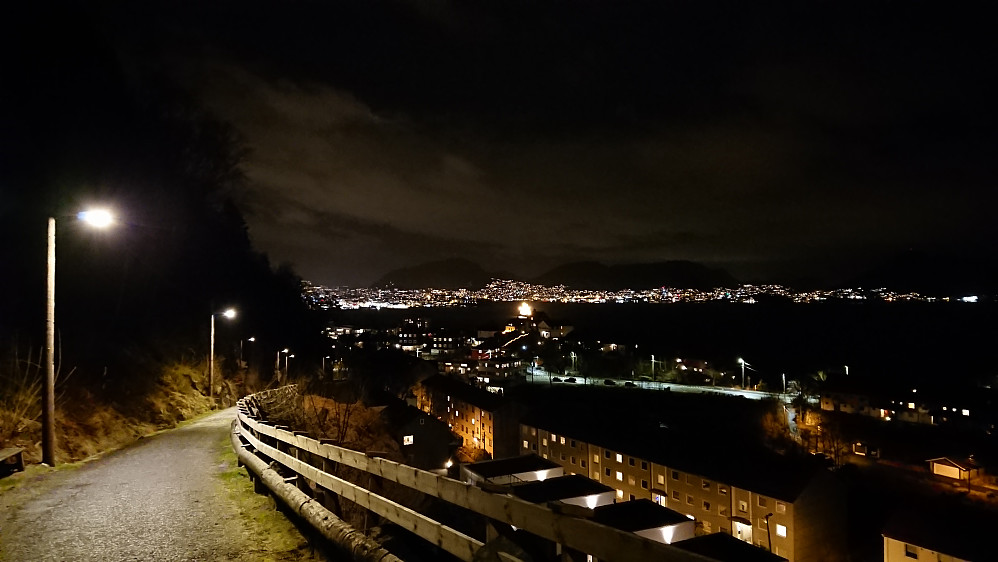 Looking back from the road up to Hellen festning