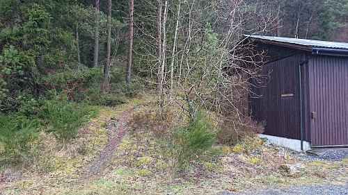 Looking back at the eastern trailhead for Utslettefjellet
