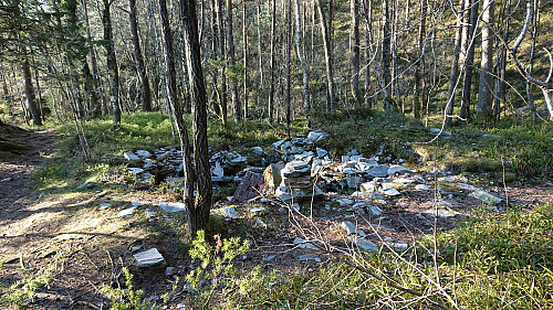 Fjellstova is (or rather was) located next to the trail to Ravneberg