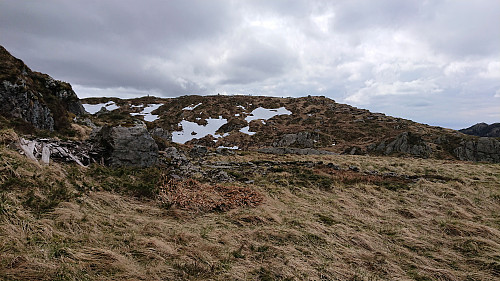 The ruins of Fram with Trappefjellet/Såtene in the background