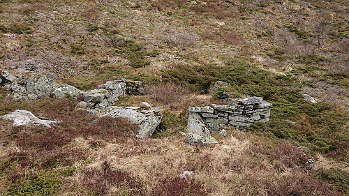 Unnamed ruins north of Øvre Jordalsvatnet