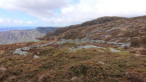 The ruins of Nornenhytten d.y. with Storefjellet to the upper right