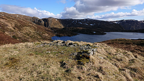 The ruins of Venus with Langelivatnet in the background