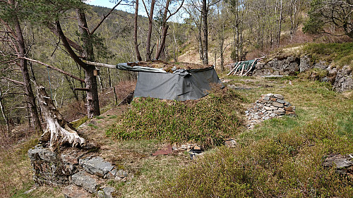 Modern shelter at the ruins of Kristian Bings hytte