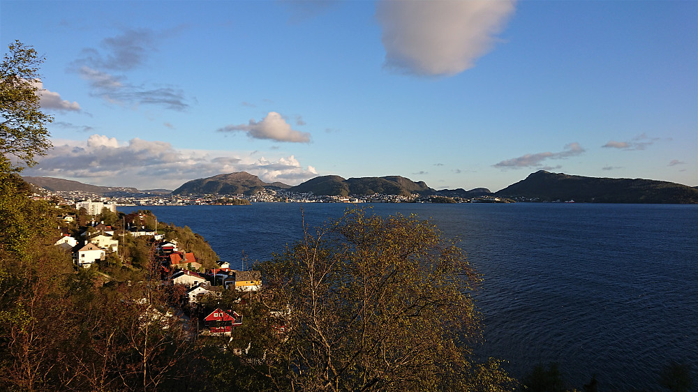 View southwest from Dronning Mauds Utsikt in Helleveien