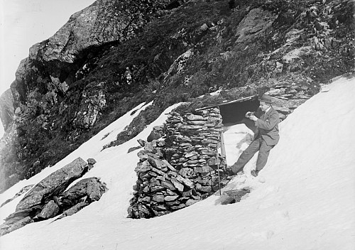Bilde tatt av Lauritz Johan Bekker Larsen i 1900 og er hentet fra Billedsamlingen Marcus UIB ubb-lbl-08381.