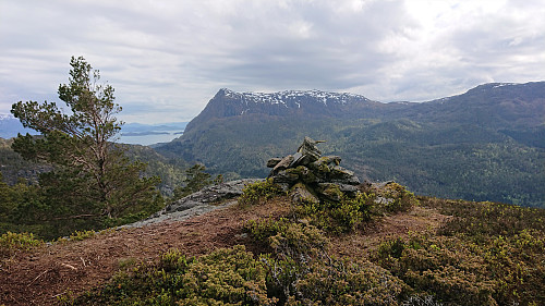Kannikenuten with Hovlandsfjellet and Etlådnefjellet in the background