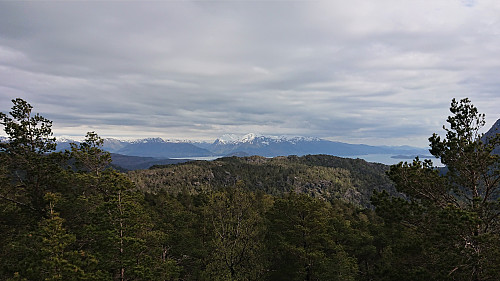 Towards Ulvanosa, Englafjell and Manen from Kannikenuten