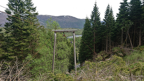 Old system for carrying goods up to Kramboden from Bontveitvegen