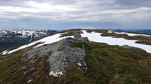 The 809 peak at Sædalshesten with the summit in the background